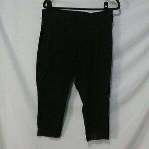 TORRID | size 2 | Elegant Black Lace Trim Capris Leggings | NWOT